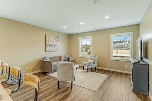 Front Street Suite Poulsbo