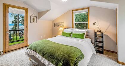 Stunning waterfront 3BR with firepit & woodstove
