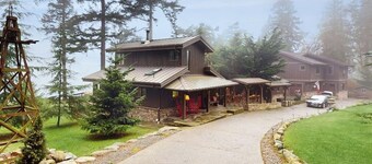 Stunning 2BR - Hot Tub - Patio - Firepit