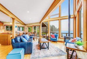 Living area - Stunning 3BR Oceanfront Dog Friendly - Dock (Tahuya)