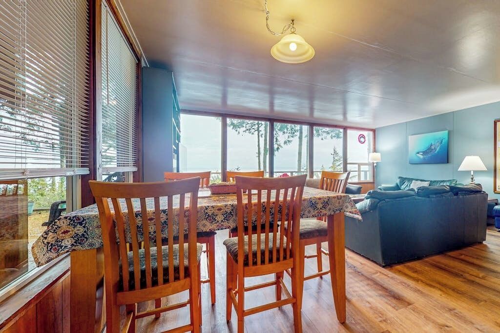 3 Br Shorefront Cabin On Dungeness Harbor - Olympic Game Farm, Sequim