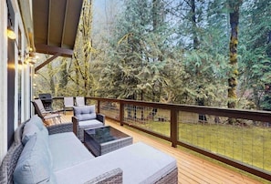 Terrace/patio - 2BR withLoft Riverfront-Gas Grill-Wood Stove-Big Yard (Tahuya)