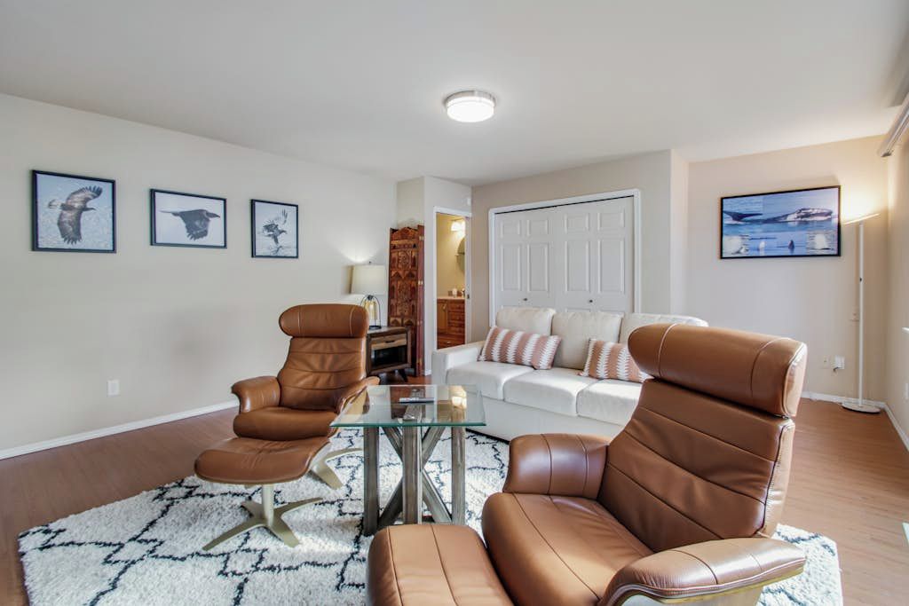 Luxury 4br Oceanfront - Chef's Kitchen- Pool - Everett, WA