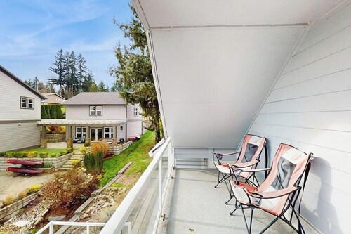 2 BR waterfront home with private dock and hot tub
