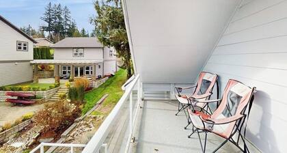 2 BR waterfront home with private dock and hot tub
