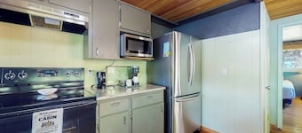 Fantastic 2BR Lakefront - Dock - Fireplace
