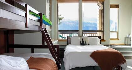 Spacious 1BR lakefront condo with unmatched views