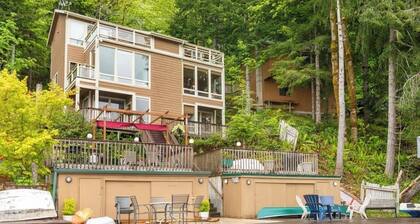 Spacious 1BR lakefront condo with unmatched views
