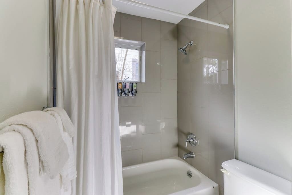Shower, towels