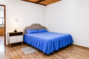 Room - Ulises House: Private & Secure Home with a Garden (Luque)