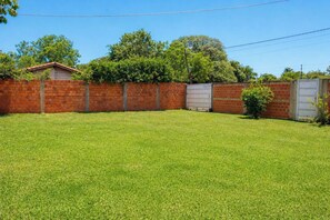 Property grounds - Ulises House: Private & Secure Home with a Garden (Luque)