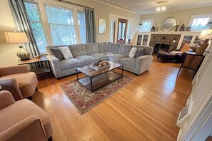 A living room with a sectional sofa, a coffee table, and a fireplace. - Lovely 4BR Lakeview - Game Room - Foosball (Seattle)