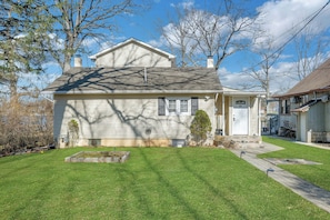 Exterior - Dog Friendly Lakeview Family Retreat with Hot Tub, Firepit and Game Room (Jefferson)