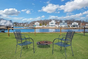 Outdoor dining - Dog Friendly Lakeview Family Retreat with Hot Tub, Firepit and Game Room (Jefferson)