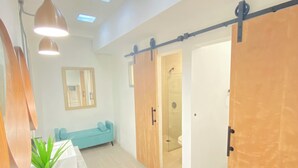 Bathroom - Spacious Loft for up to 14 guest, 5-Minute Walk to Ocean Park Beach (San Juan)