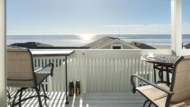 Unclassified image, 1 of 23, button - Fabulous 2 bed Home in Oceanside, beachfront access with stunning sea views (Oceanside)