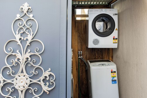 Nuvo Cottage Gateway to Sydneys Harbour Lifestyle