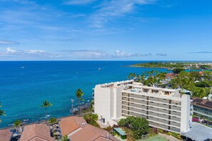 Exterior - Kona Alii#704: 7th Floor Penthouse, Oceanfront! (Kailua-Kona)