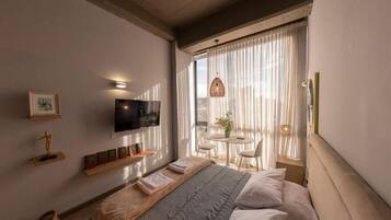 Luxury Loft, Mountain View | Iron/ironing board, WiFi (free)