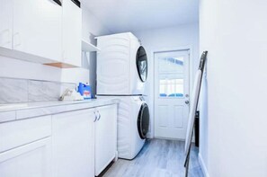 Interior - Heated Pool, Games & Family Fun – 15 Min to Siesta Key (Sarasota)