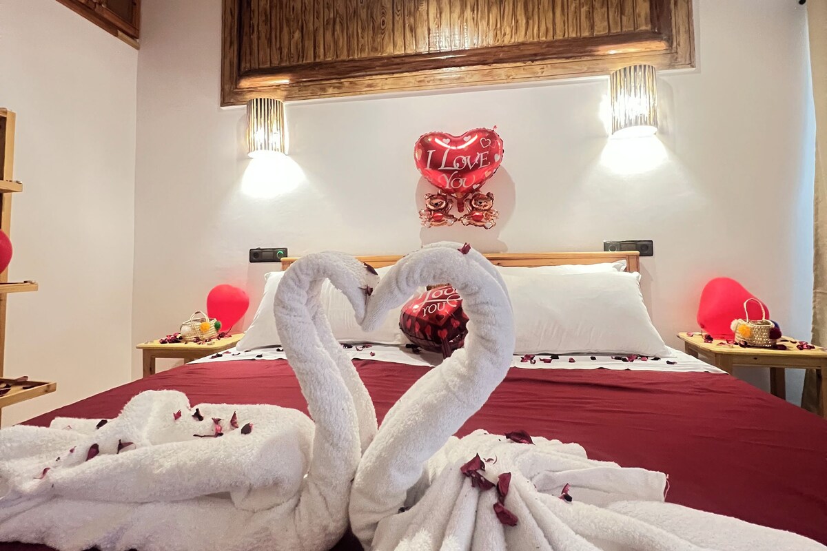 Deluxe Double Room, Balcony, Valley View | WiFi (free)