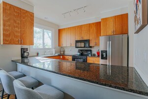 House, Private Bathroom (Fore Seasons) | Shared kitchen