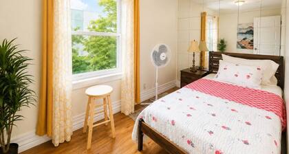 Serene 4-bedroom house in Niagara Falls perfect for family stays
