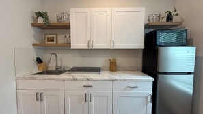 Private kitchen - The Sunlit Suite in charming Port St. Lucie (Port St. Lucie)