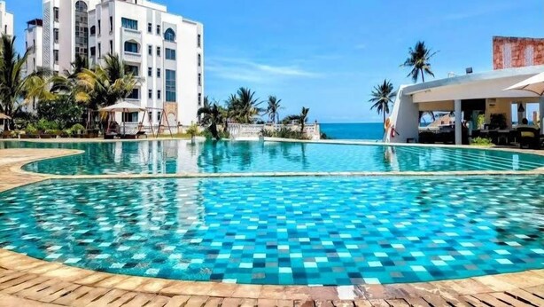 2 udendørs pools