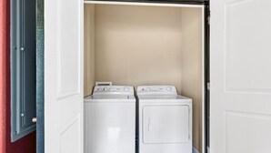 A laundry room with two white washing machines and a dryer. - Gatlinburg Condo: Sauna, Arcade, Spa, Incredible (Gatlinburg)