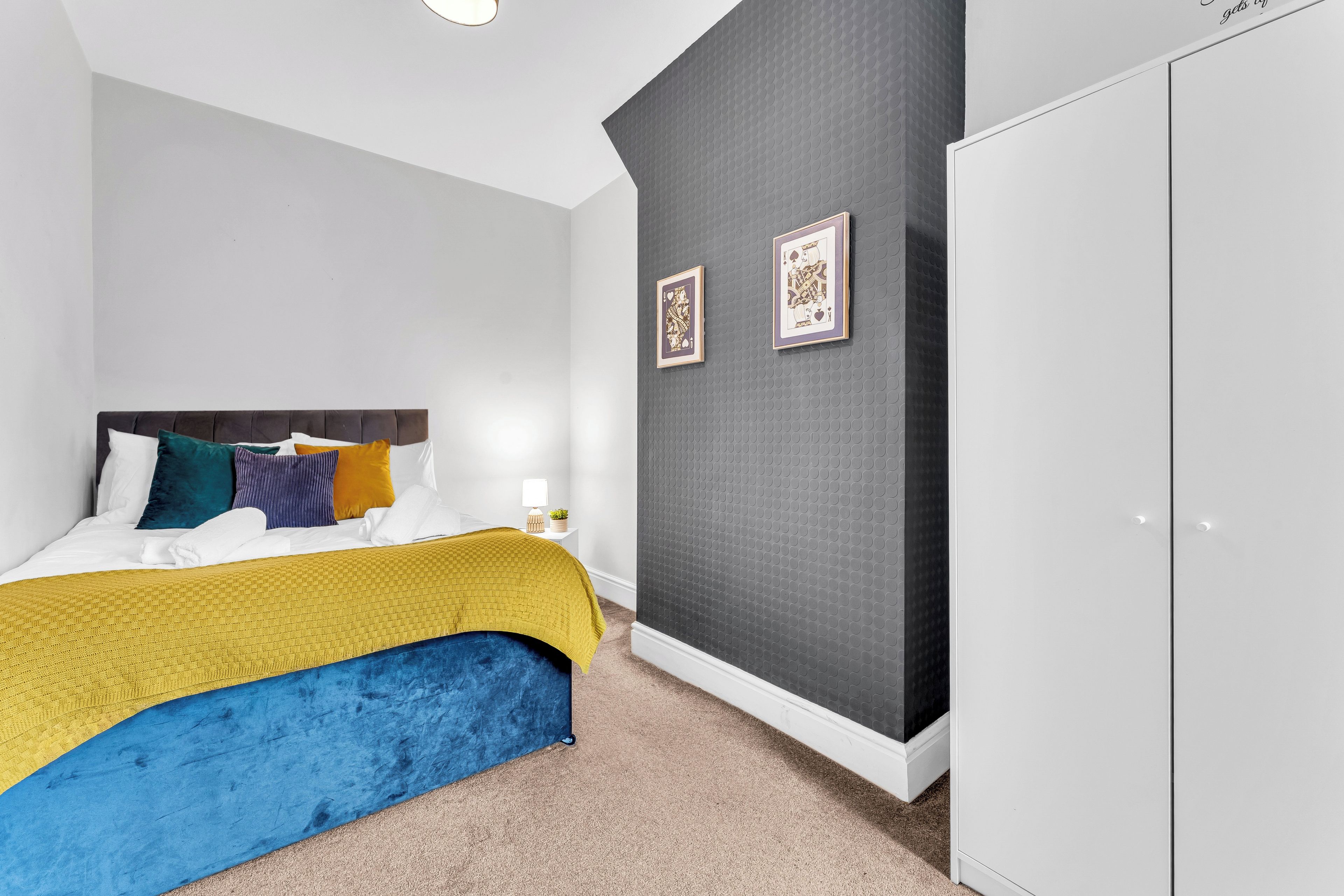 2 bedrooms, iron/ironing board, WiFi (free)