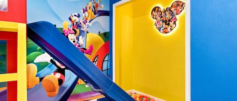 Villa (4 Bedrooms) | Children's theme room