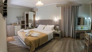 Camera con letto matrimoniale o 2 letti singoli, non fumatori, vista cortile