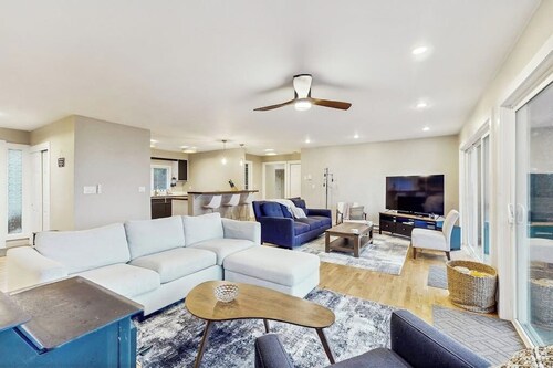 5 BD ocean view home with private hot tub