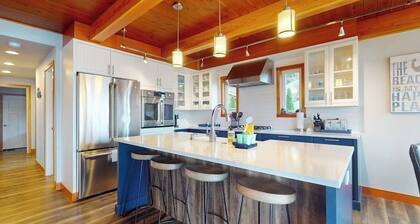 Large 4BR Bayview Dog Friendly - Fireplace