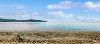 2BR Home on the water with beach access, & game room