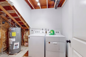 A laundry room with two white washing machines and a large water heater. - Downtown 3BR Dog Friendly - Fireplace - Washer Dryer (Bellingham)