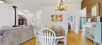 3BR lakefront dog-friendly house