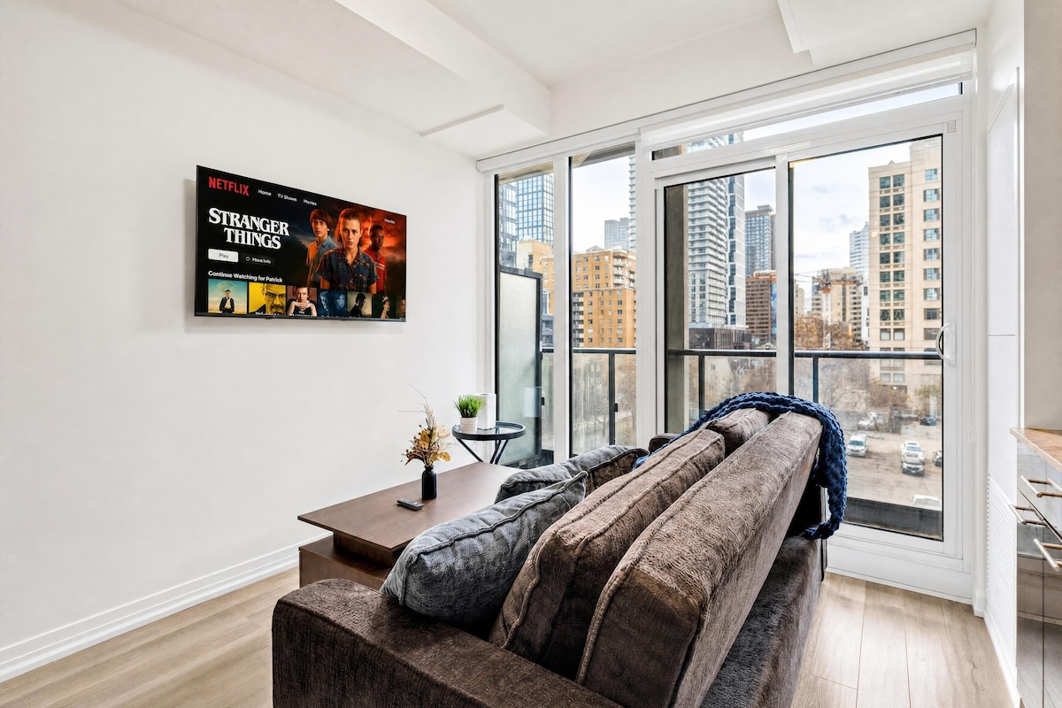 Economy Condo, 1 Queen Bed with Sofa bed, Non Smoking, Pets not allowed | Living area