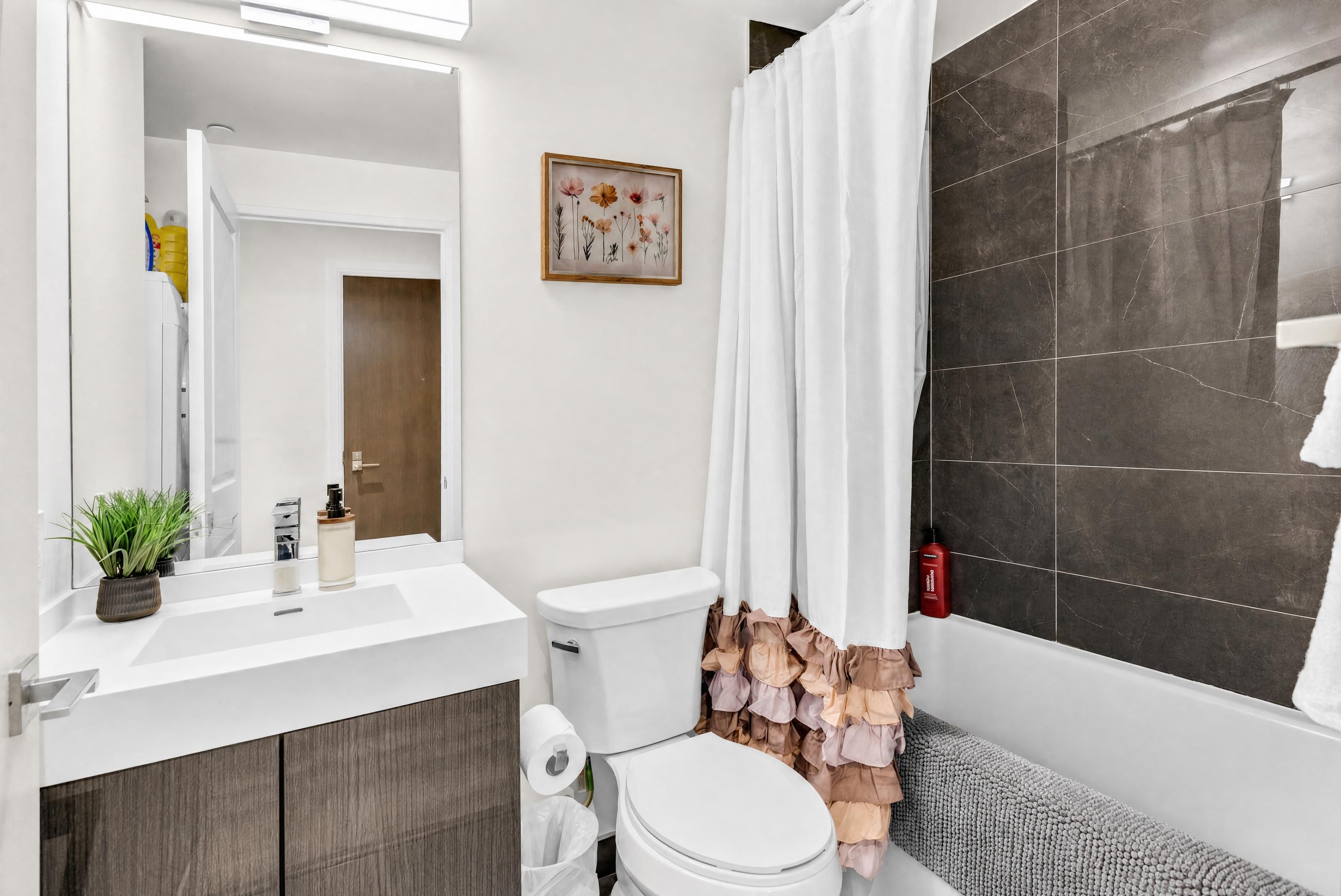 Condo économique, 1 grand lit et 1 canapé-lit, non-fumeur, animaux de compagnie interdits | Salle de bain