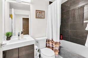 Economy Condo, 1 Queen Bed with Sofa bed, Non Smoking, Pets not allowed | Bathroom - StayToronto - The Jarvis Condos (Toronto)