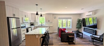 Luxury 2BR Condo, 600m to Calabogie Track, Ski Hill & Trails
