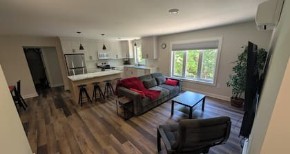 Luxury 2BR Condo, 600m to Calabogie Track, Ski Hill & Trails