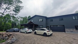 Exterior - Luxury 2BR Condo, 600m to Calabogie Track, Ski Hill & Trails (Greater Madawaska)