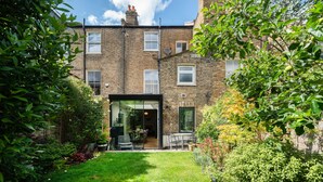 Exterior - Stylish Flat with Private Garden in Hackney (Greater London)