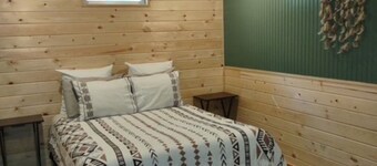 Cozy 1 bedroom cabin located in Felsenthal, AR.
