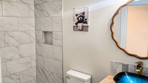 Bathroom - New 1-bedroom "Sunrise" Hotel Suite Near Downtown Ocean Springs with Pool Access (Ocean Springs)