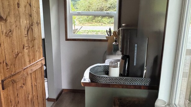 Interior - Doe Haven Vashon - Close to Town, Beach + Deer (Vashon)