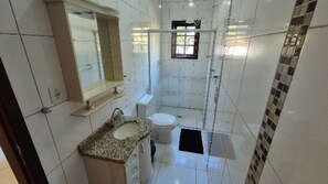 Basic Quadruple Room | Bathroom - Pousada Moreira Julidore (Careaçu)