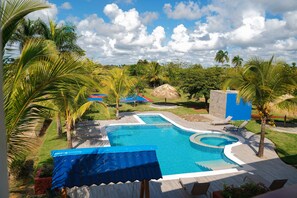 Pool - Rancho Papá Tan 8 bedrooms-Tu Refugio Privado para Vacacionar (Higuey)